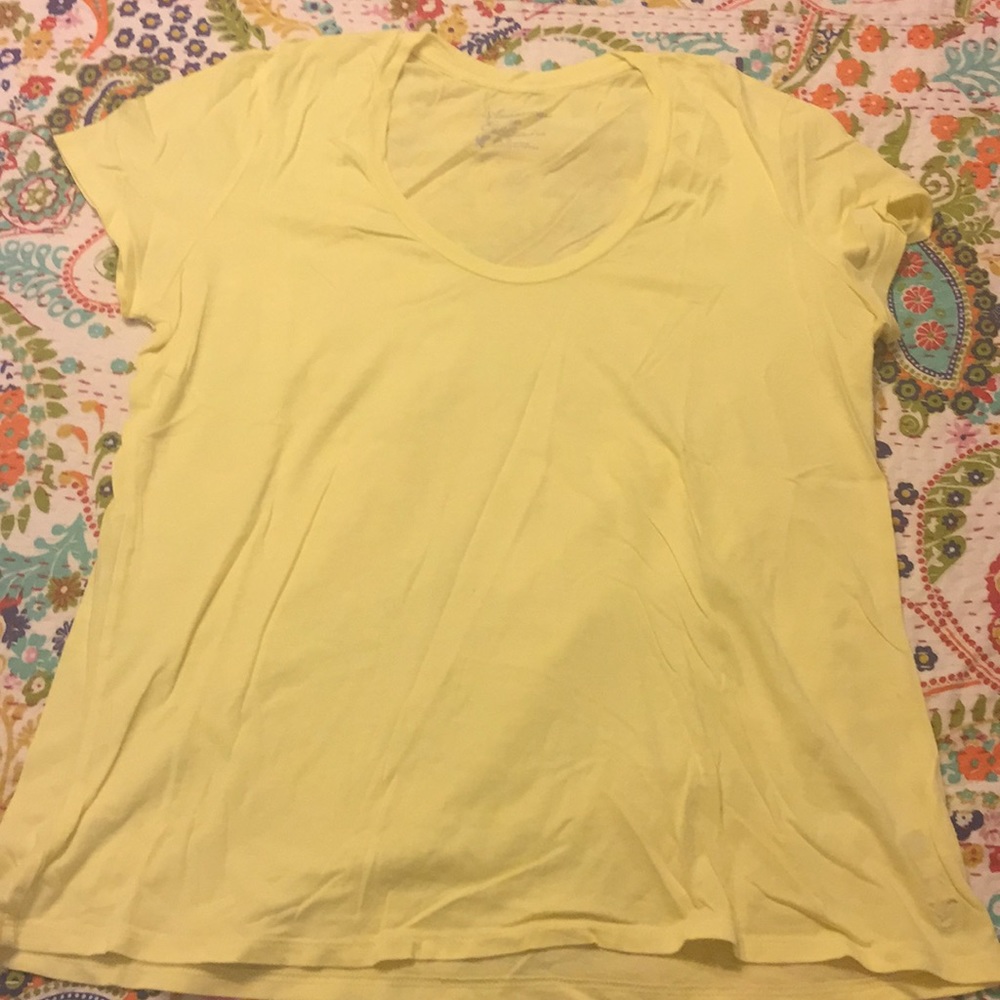 American Eagle large yellow tissue tee